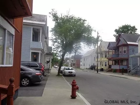 32 Catherine St, Schenectady, NY 12307 photo 2