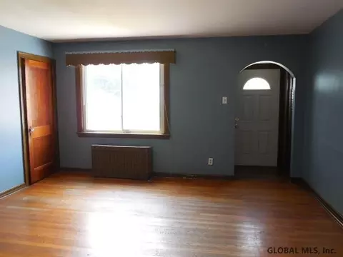 2901 Windermere Rd, Schenectady, NY 12304 photo 3