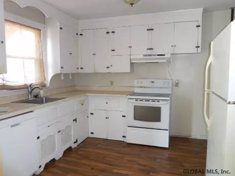 2901 Windermere Rd, Schenectady, NY 12304 photo 6