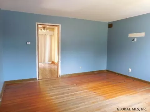 2901 Windermere Rd, Schenectady, NY 12304 photo 4