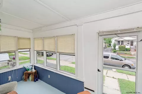 1916 Broad St, Schenectady, NY 12306 photo 2