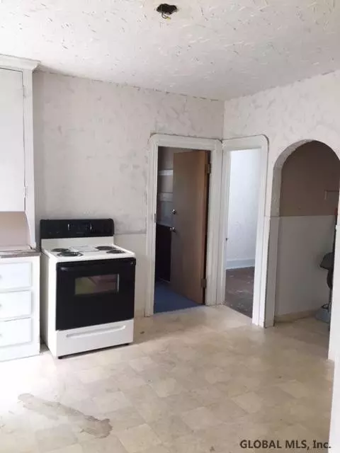 509 Mcclellan St, Schenectady, NY 12304 photo 6