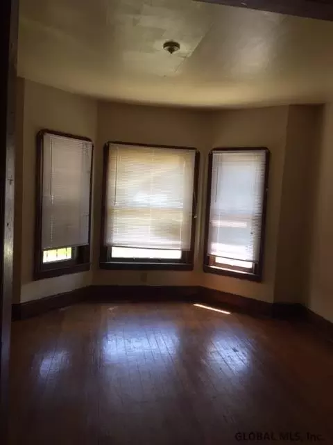 509 Mcclellan St, Schenectady, NY 12304 photo 2