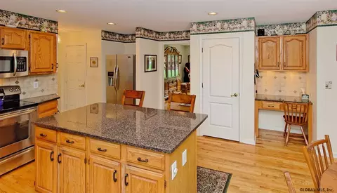 21 Mann Blvd, Clifton Park, NY 12065 photo 5
