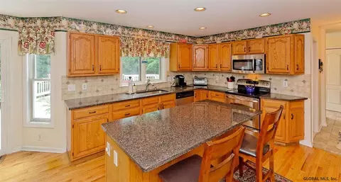 21 Mann Blvd, Clifton Park, NY 12065 photo 7