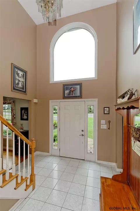 21 Mann Blvd, Clifton Park, NY 12065 photo 2