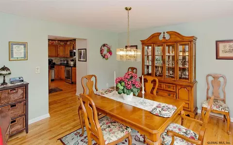 21 Mann Blvd, Clifton Park, NY 12065 photo 4
