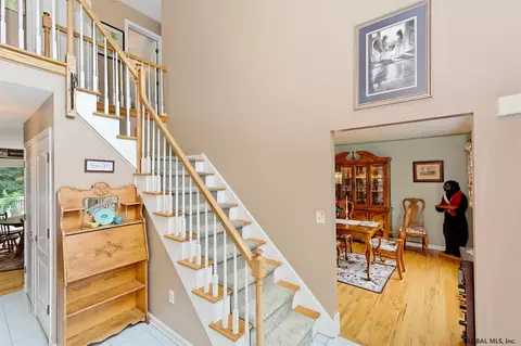 21 Mann Blvd, Clifton Park, NY 12065 photo 3