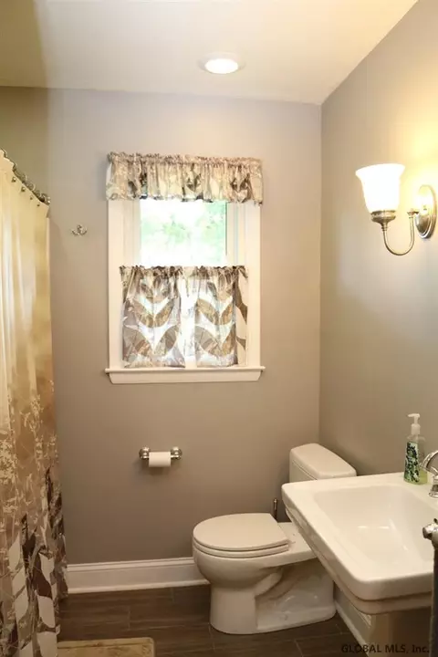 22 Hunter Rd, Delmar, NY 12054 photo 8
