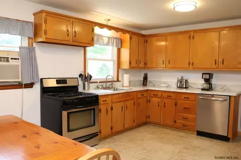 22 Hunter Rd, Delmar, NY 12054 photo 2
