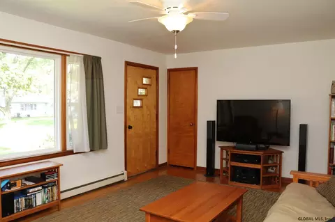22 Hunter Rd, Delmar, NY 12054 photo 3
