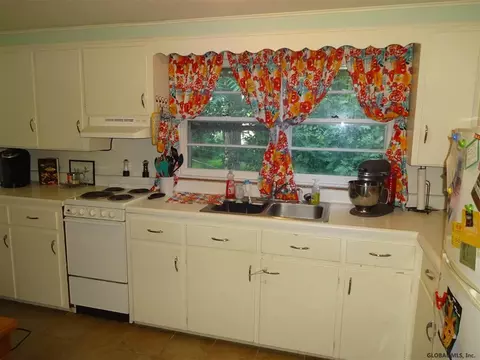 44 Greenleaf Dr, Delmar, NY 12054 photo 22