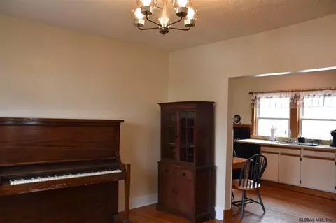 1049 Eastern Ave, Schenectady, NY 12308 photo 9