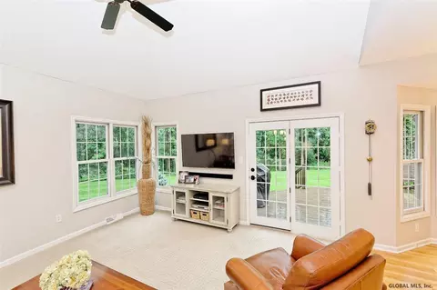 12 Devon Ct, Voorheesville, NY 12186 photo 9