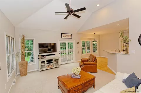 12 Devon Ct, Voorheesville, NY 12186 photo 8
