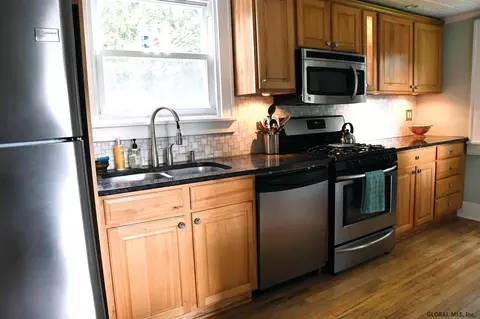 24 Steers Ave, Schenectady, NY 12304 photo 14