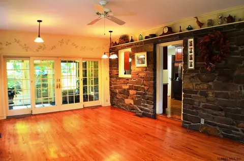 918 Morgan Ave, Schenectady, NY 12309 photo 3