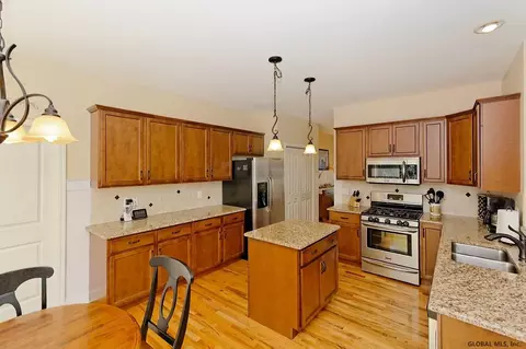 36 Chester Dr, Waterford, NY 12188 photo 9