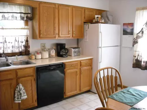 3368 Ralph St, Schenectady, NY 12304 photo 4
