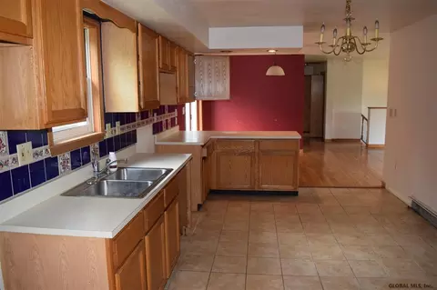 23 Yale Ave, Slingerlands, NY 12159 photo 9