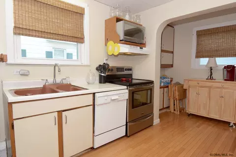 15 Marshall Ave, Schenectady, NY 12304 photo 6