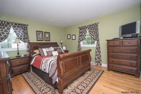 72 Mcguffey Ln, Delmar, NY 12054 photo 9