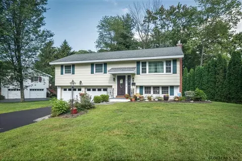 72 Mcguffey Ln, Delmar, NY 12054 photo 1