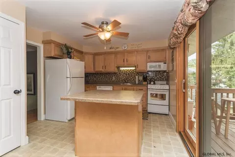 72 Mcguffey Ln, Delmar, NY 12054 photo 7