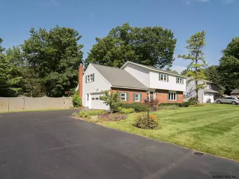 929 E Pine Hill Dr, Schenectady, NY 12303 photo 1