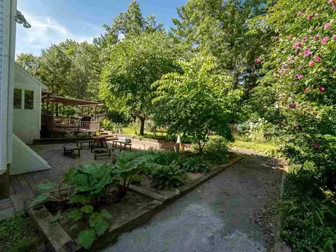 929 E Pine Hill Dr, Schenectady, NY 12303 photo 4