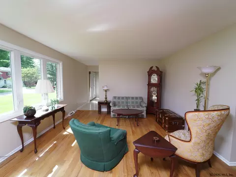 929 E Pine Hill Dr, Schenectady, NY 12303 photo 18