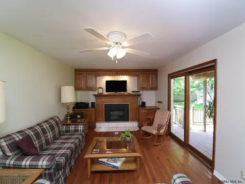 929 E Pine Hill Dr, Schenectady, NY 12303 photo 14