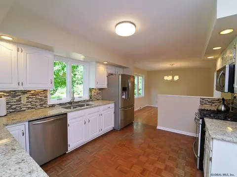 929 E Pine Hill Dr, Schenectady, NY 12303 photo 13