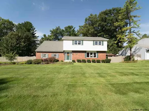 929 E Pine Hill Dr, Schenectady, NY 12303 photo 2