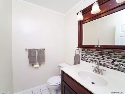 929 E Pine Hill Dr, Schenectady, NY 12303 photo 19