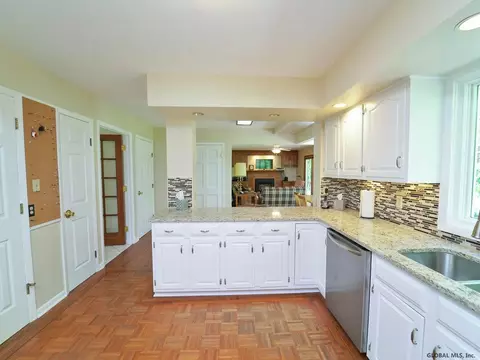 929 E Pine Hill Dr, Schenectady, NY 12303 photo 12