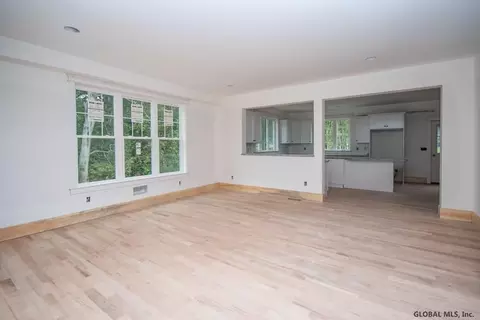 27 Leonard Pl, Delmar, NY 12054 photo 4