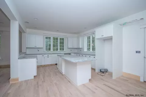 27 Leonard Pl, Delmar, NY 12054 photo 5