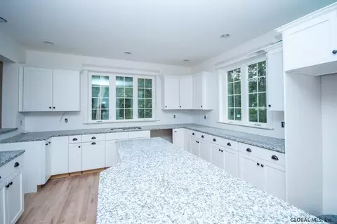 27 Leonard Pl, Delmar, NY 12054 photo 8