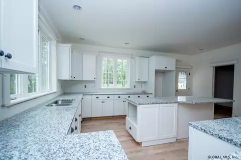 27 Leonard Pl, Delmar, NY 12054 photo 6