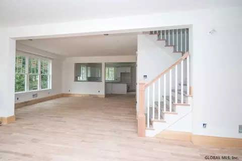27 Leonard Pl, Delmar, NY 12054 photo 3