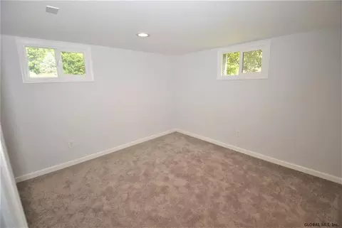 67 Jones Dr, Schenectady, NY 12309 photo 15