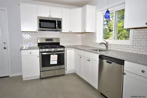67 Jones Dr, Schenectady, NY 12309 photo 8