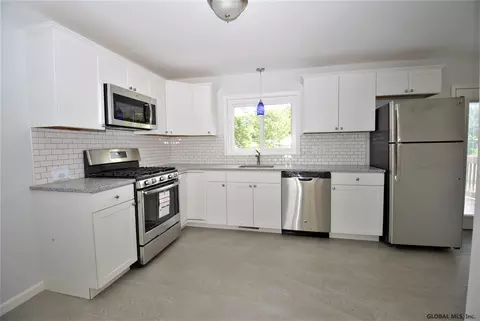 67 Jones Dr, Schenectady, NY 12309 photo 9
