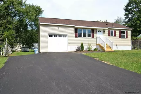 67 Jones Dr, Schenectady, NY 12309 photo 2