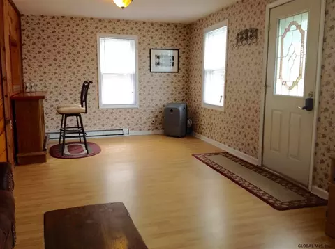 106 3rd St, Saratoga Springs, NY 12866 photo 3