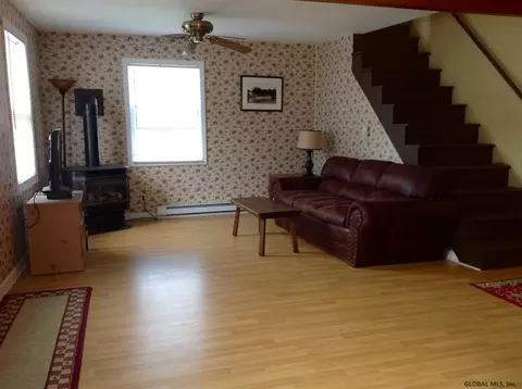 106 3rd St, Saratoga Springs, NY 12866 photo 4