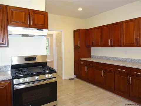 1052 Eastern Ave, Schenectady, NY 12308 photo 14