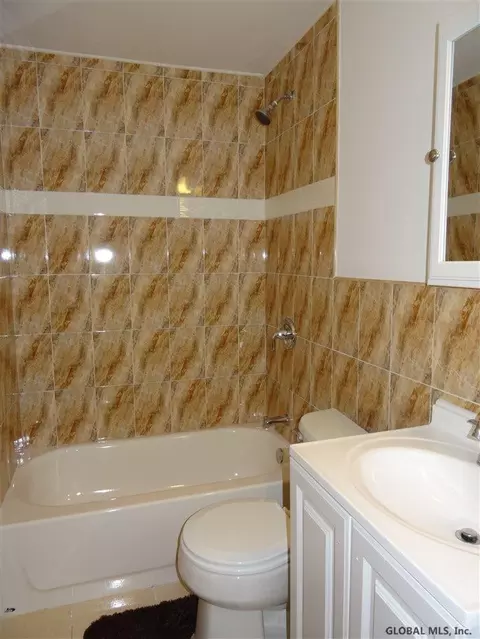 1052 Eastern Ave, Schenectady, NY 12308 photo 10