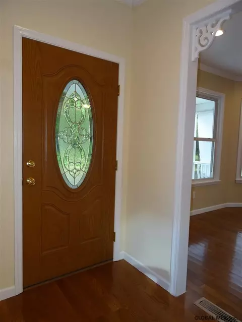 1052 Eastern Ave, Schenectady, NY 12308 photo 2